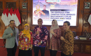 Dr. Koen Irianto Uripan S.H., M.M., mengapresiasi Prestasi STBM 5 Pilar Kota Mojokerto