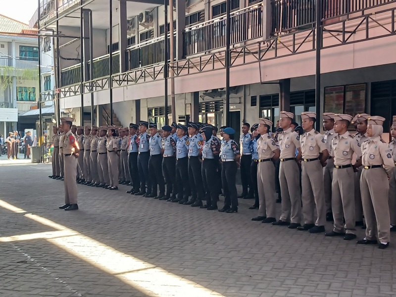 SMK Penerbangan Sedati menerima kunjungan studi banding dari SMK PBD Medan. Kegiatan penuh inspirasi ini mempererat kolaborasi pendidikan